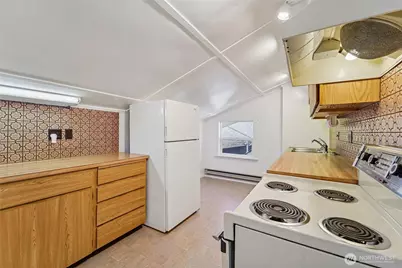 1220 N 44th Ave, Seattle, WA 98103 - Photo 11