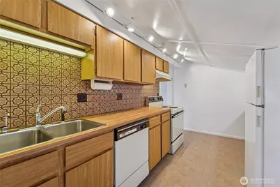 1220 N 44th Ave, Seattle, WA 98103 - Photo 9