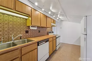 1220 N 44th Ave, Seattle, WA 98103 - Photo 9