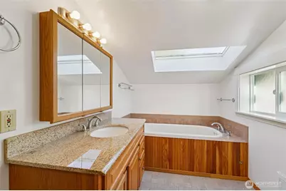 1220 N 44th Ave, Seattle, WA 98103 - Photo 17