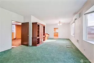 136 SW 3rd Ave, Castle Rock, WA 98611 - Photo 3