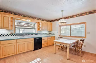 136 SW 3rd Ave, Castle Rock, WA 98611 - Photo 9