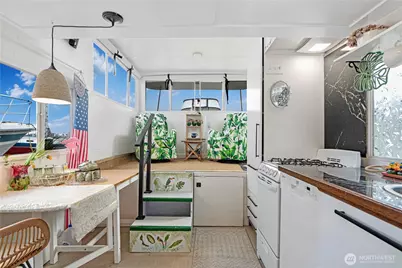 2040 Westlake Avenue N #14, Seattle, WA 98109 - Photo 19