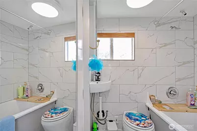 2040 Westlake Avenue N #14, Seattle, WA 98109 - Photo 25