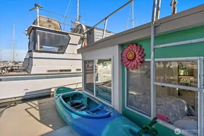 2040 Westlake Avenue N #14, Seattle, WA 98109 - Photo 11