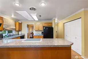 625 NW Mizzen Dr, Oak Harbor, WA 98277 - Photo 11