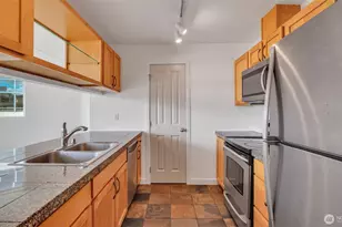 300 110th Ave NE, Bellevue, WA 98004 - Photo 11