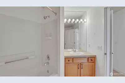 300 110th Avenue NE #605, Bellevue, WA 98004 - Photo 21