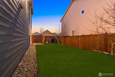 985 Riley Drive E, Enumclaw, WA 98022 - Photo 13