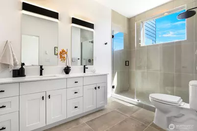 10533 B Stone Avenue N, Seattle, WA 98133 - Photo 5