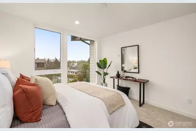 2105 SW Genesee Street SW, Seattle, WA 98106 - Photo 9