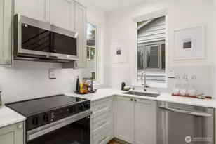 2105 SW Genesee Street SW, Seattle, WA 98106 - Photo 7