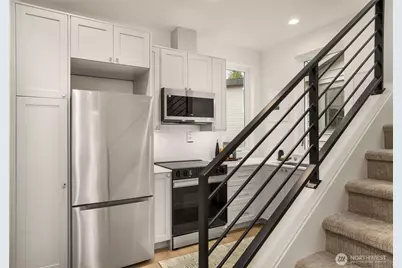 2105 SW Genesee Street SW, Seattle, WA 98106 - Photo 5