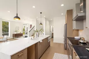 4421 2nd Ave NE, Seattle, WA 98105 - Photo 7