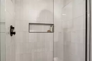 217 NE 75th St, Seattle, WA 98115 - Photo 23