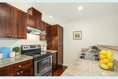 25025 SE Klahanie Boulevard #J102, Sammamish, WA 98029 - Photo 9