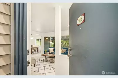 25025 SE Klahanie Boulevard #J102, Sammamish, WA 98029 - Photo 3