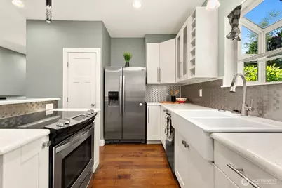 2323 12th Avenue S, Seattle, WA 98144 - Photo 9