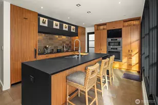 1561 Magnolia Blvd W, Seattle, WA 98199 - Photo 11