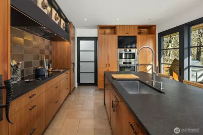 1561 Magnolia Boulevard W, Seattle, WA 98199 - Photo 9