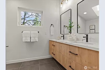 12834 Ashworth Avenue N, Seattle, WA 98133 - Photo 23