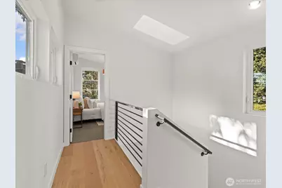 12834 Ashworth Avenue N, Seattle, WA 98133 - Photo 17