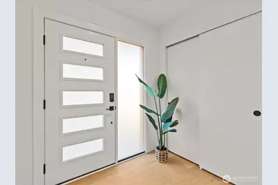 12834 Ashworth Avenue N, Seattle, WA 98133 - Photo 5