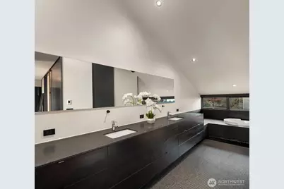 5221 37th Avenue NE, Seattle, WA 98015 - Photo 13