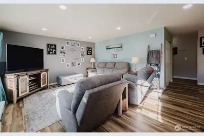 387 Max William Loop, Poulsbo, WA 98370 - Photo 3