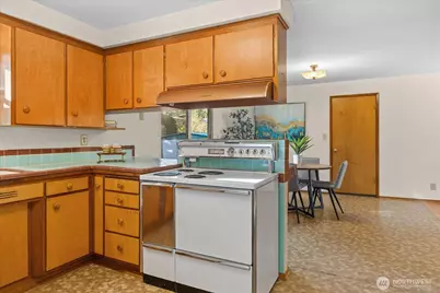 323 NW 202nd Street, Shoreline, WA 98177 - Photo 13