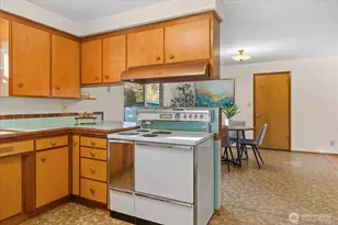 323 NW 202nd St, Shoreline, WA 98177 - Photo 13