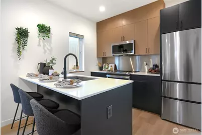 10344 Wallingford Avenue N, Seattle, WA 98133 - Photo 9