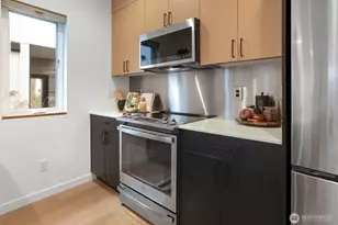 10344 Wallingford Ave N, Seattle, WA 98133 - Photo 11