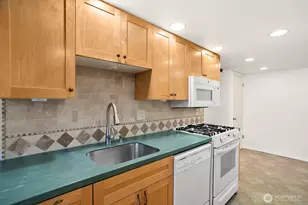 616 S 25th St, Renton, WA 98055 - Photo 13