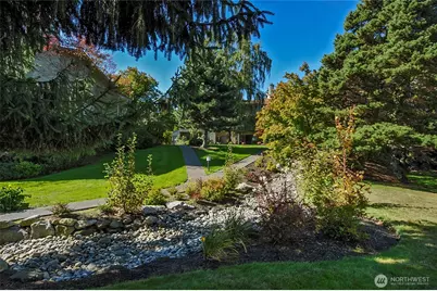 6648 Park Point Way NE #D-111, Seattle, WA 98115 - Photo 5