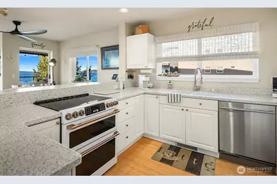 1402 Alki Avenue SW #402, Seattle, WA 98116 - Photo 17