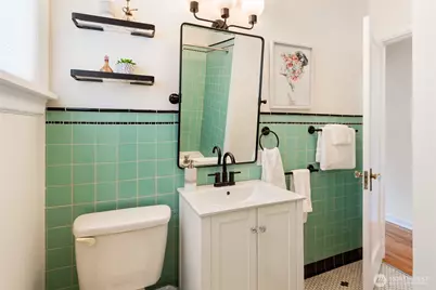 9716 Dayton Avenue N, Seattle, WA 98103 - Photo 11