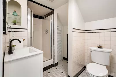 9716 Dayton Avenue N, Seattle, WA 98103 - Photo 15