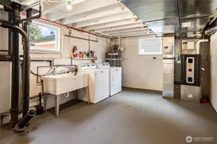 9716 Dayton Ave N, Seattle, WA 98103 - Photo 23