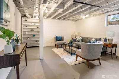 9716 Dayton Avenue N, Seattle, WA 98103 - Photo 19