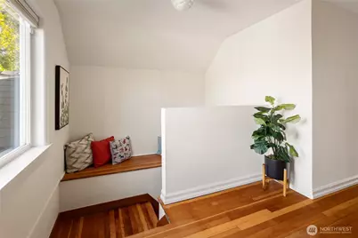 9716 Dayton Avenue N, Seattle, WA 98103 - Photo 13