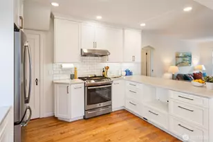 9716 Dayton Ave N, Seattle, WA 98103 - Photo 3