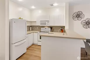 2415 2nd Ave, Seattle, WA 98121 - Photo 13