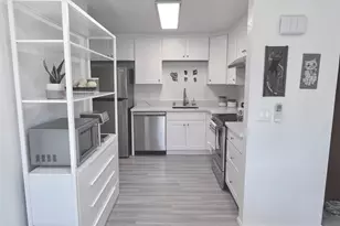 10201 17th Ave SW, Seattle, WA 98146 - Photo 13