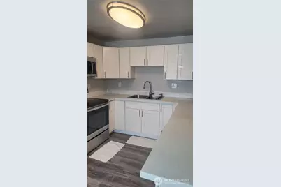 803 Dayton Avenue NE, Renton, WA 98056 - Photo 11