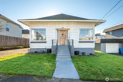 304 Crawford Street, Kelso, WA 98626 - Photo 1