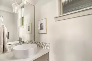 1704 E Marion St, Seattle, WA 98122 - Photo 11