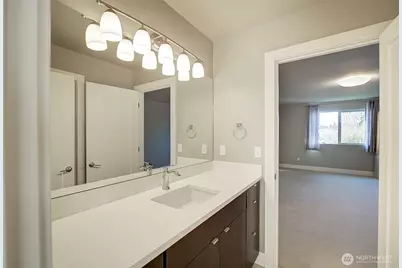 10010 Densmore Avenue N, Seattle, WA 98133 - Photo 29