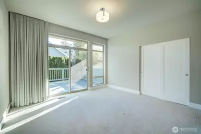 10010 Densmore Avenue N, Seattle, WA 98133 - Photo 13