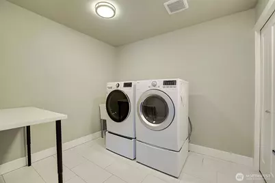 10010 Densmore Avenue N, Seattle, WA 98133 - Photo 19